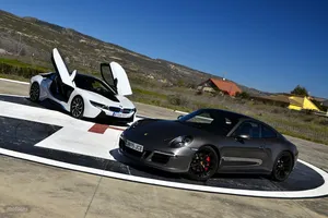 BMW i8 vs Porsche 911 GTS (I): cara a cara