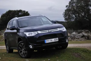 Mitsubishi Outlander 220 DI-D 2WD (I): Motor, consumo y comportamiento