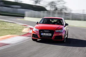 El Audi RS3 2015 tiene un precio de 59.800 euros