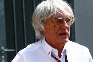 Ecclestone quiere que haya dos tipos de motores en la F1