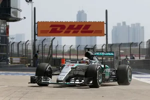 Hamilton mantiene el dominio en la FP2