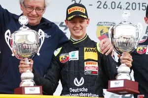 Mick Schumacher gana su primera carrera en monoplazas