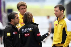 Renault, a la caza de Williams en Shanghái