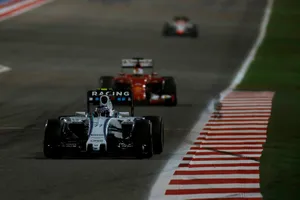 Williams ve a Ferrari alejarse en la persecución a Mercedes