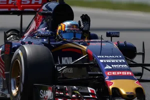 Sainz evita la sanción: "Kvyat se ha tirado como un loco"