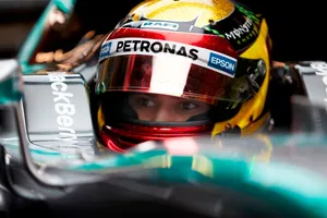 Palmer lidera gracias al superblando el segundo día de test en Barcelona