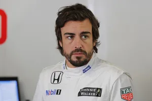 Alonso estrena morro corto...y sanción