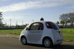 El coche de Google ya circula por California