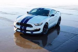 Los Ford Mustang Shelby GT350 y GT350r producen 533 CV de pura potencia americana