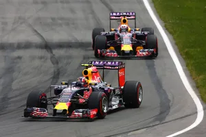 Kvyat y Ricciardo cambian motor y pierden 10 posiciones