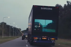 Este remolque de Samsung quiere prevenir accidentes por adelantamientos