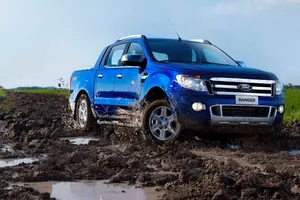 Argentina - Mayo 2015: Renault Kangoo y Ford Ranger asaltan el Top 10