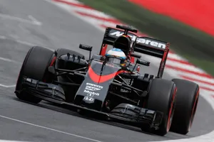 Alonso y Button reciben un motor extra "de regalo" de la FIA