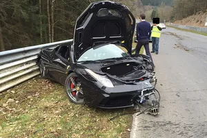 Cómo resucitar un Ferrari 458 destrozado, a base de donaciones