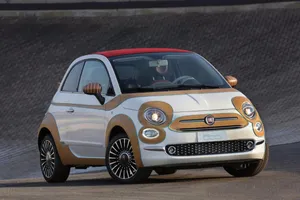 El Fiat 500C se viste de cuero y madera por caridad