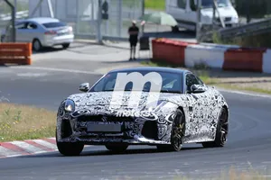 El Jaguar F-Type SVR asoma la cabeza otra vez 