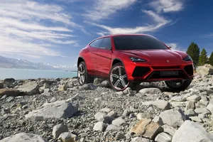 ¿Será híbrido el primer SUV de Lamborghini? Así lo parece