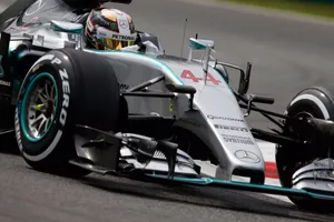 Hamilton conquista en Monza el fin de semana perfecto con suspense