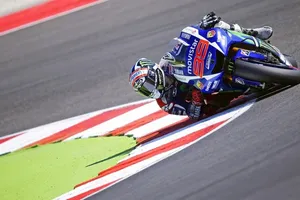 Jorge Lorenzo sale desde la pole en el GP de San Marino, Rossi tercero