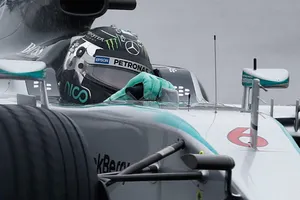 Rosberg se lleva la pole de Suzuka con fuerte susto de Kvyat