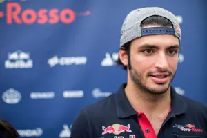 Carlos Sainz: “A Verstappen le gusta el papel de chico malo”