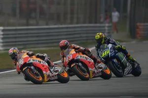 Dani Pedrosa gana el GP de Malasia marcado por el duelo Rossi vs Márquez