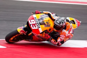 Marc Márquez se lleva la pole con Lorenzo tercero y Rossi séptimo