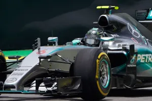 Rosberg manda en los segundos libres de Yas Marina