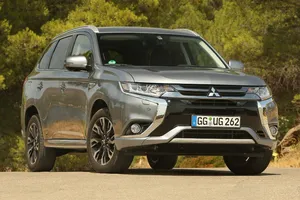 Noruega - Octubre 2015: El nuevo Mitsubishi Outlander da en el clavo