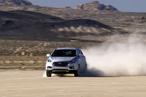 El Hyundai ix35 Fuel Cell bate el récord de velocidad en tierra de su categoría