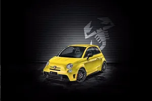 Los nuevos Abarth llegan a España: 595 Yamaha Factory Racing y 695 Biposto Record