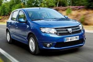 España - Noviembre 2015: Dacia Sandero, nuevo líder