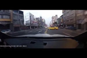 Sufre un accidente con un BMW M3 cuando se lo enseña a su novia