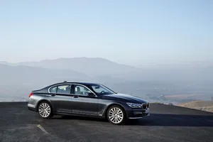 BMW 730i: el Serie 7 de cuatro cilindros se hace realidad en China y Turquía