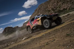 Dakar 2016, etapa 5: Loeb mantiene el pleno de Peugeot, KTM resurge