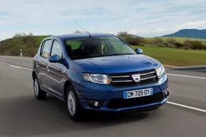 Francia - Diciembre 2015: El Dacia Sandero se mete en el Top 5