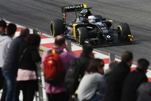 153 vueltas y una bandera roja para Kevin Magnussen