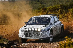 El Hyundai i20 R5 es la cara, el Toyota i20 WRC la cruz