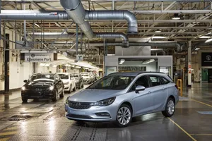 Opel Astra Sports Tourer 2016, ya en producción