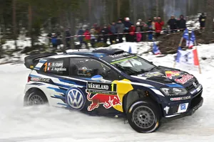 Ogier acaricia su tercer Rally de Suecia, Paddon se doctora