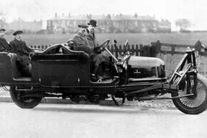Schilovski Gyrocar, el primer coche con sólo dos ruedas