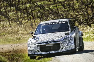 El Hyundai i20 R5 ya rueda sobre asfalto