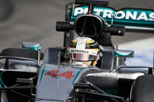 Hamilton repite bajo la lluvia, con 'top 10' para Sainz y Alonso
