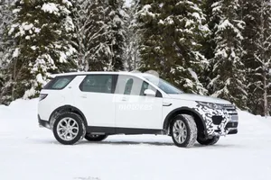 Cazado un Land Rover Discovery Sport 2017 con nuevo frontal