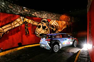 Ogier y Neuville, reyes de la noche en el Rally de México