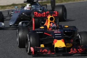 División entre Red Bull y Mercedes por la normativa de 2017