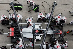 Günther Steiner: "Los nuevos equipos deberían tener más tests"
