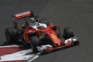 Podio para Vettel a pesar de su toque con Räikkönen