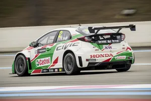 Rob Huff debuta con victoria sobre el Honda Civic WTCC