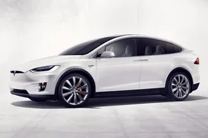 A revisión 2.700 Tesla Model X por un fallo de seguridad